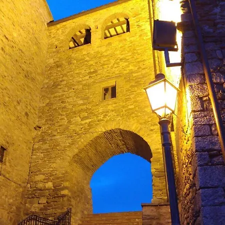 Отель Castello Belforte all'Isauro